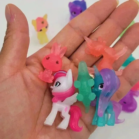 My Little Pony Snow Party Countdown Figure Lot of 20 - Mix Figures Fun Colors - Picture 2 of 5
